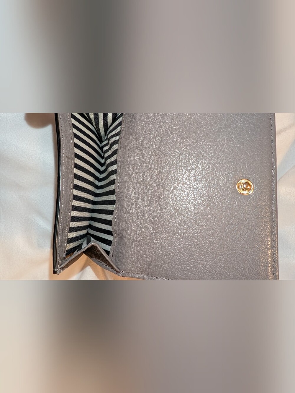 Kate Spade Jackson Street Jada Pebbled Leather Compact Wallet in Taupe Gray GUC - Picture 4 of 11